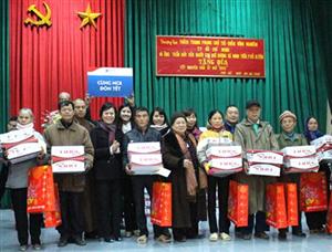 Chung tay chăm lo Tết cho người nghèo